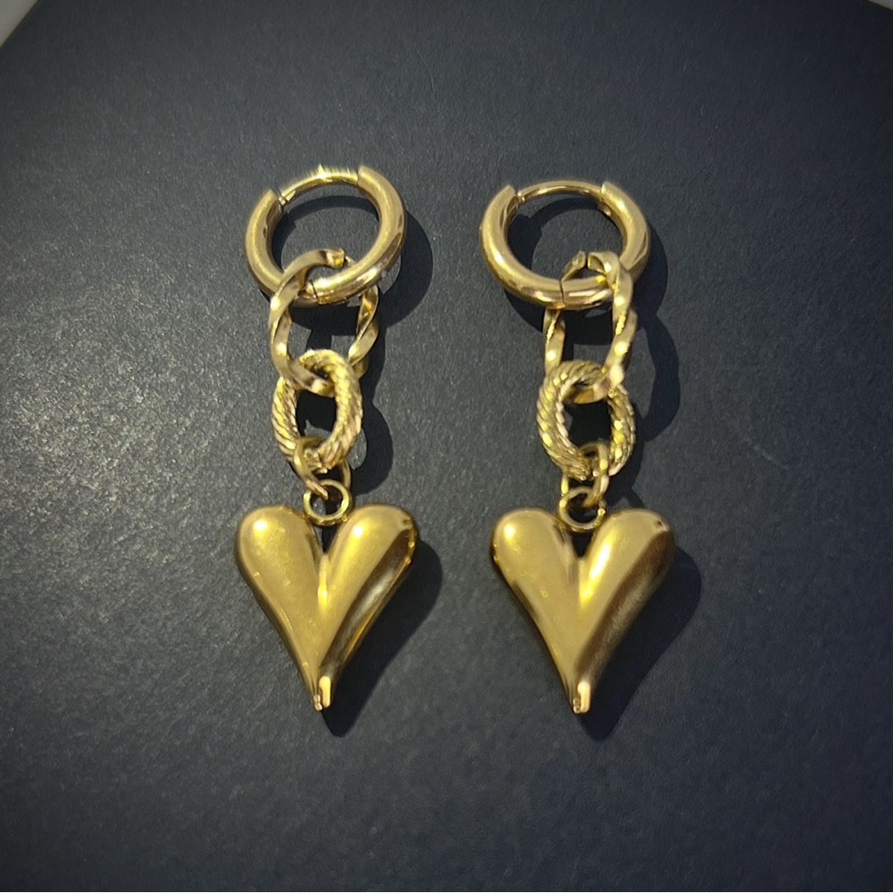 Heart Chain Drop Huggies - Picture 3 of 3